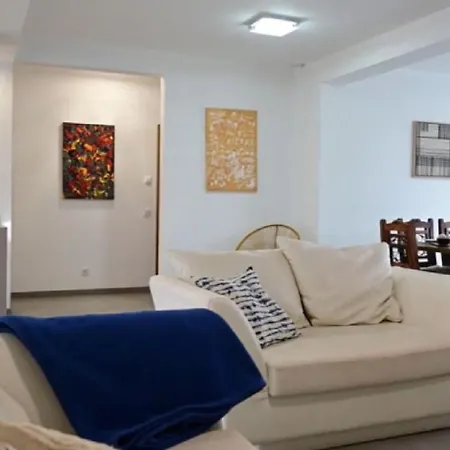 Modern Amazing Location Close To Amenities